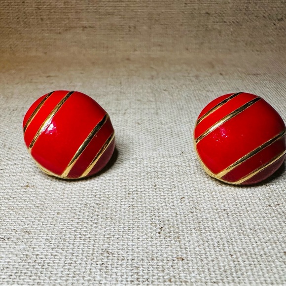 Vintage Monet Red Acrylic Ball Bead Necklace Gold Tone and Dome Clip Earrings - Picture 9 of 11